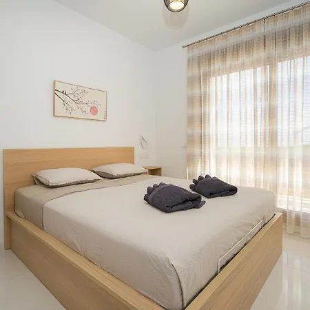 Iris וילה סן מיגל דה סלינאס